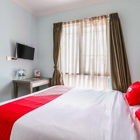 Oyo 1551 Studento Guest House Тангеранг Экстерьер фото