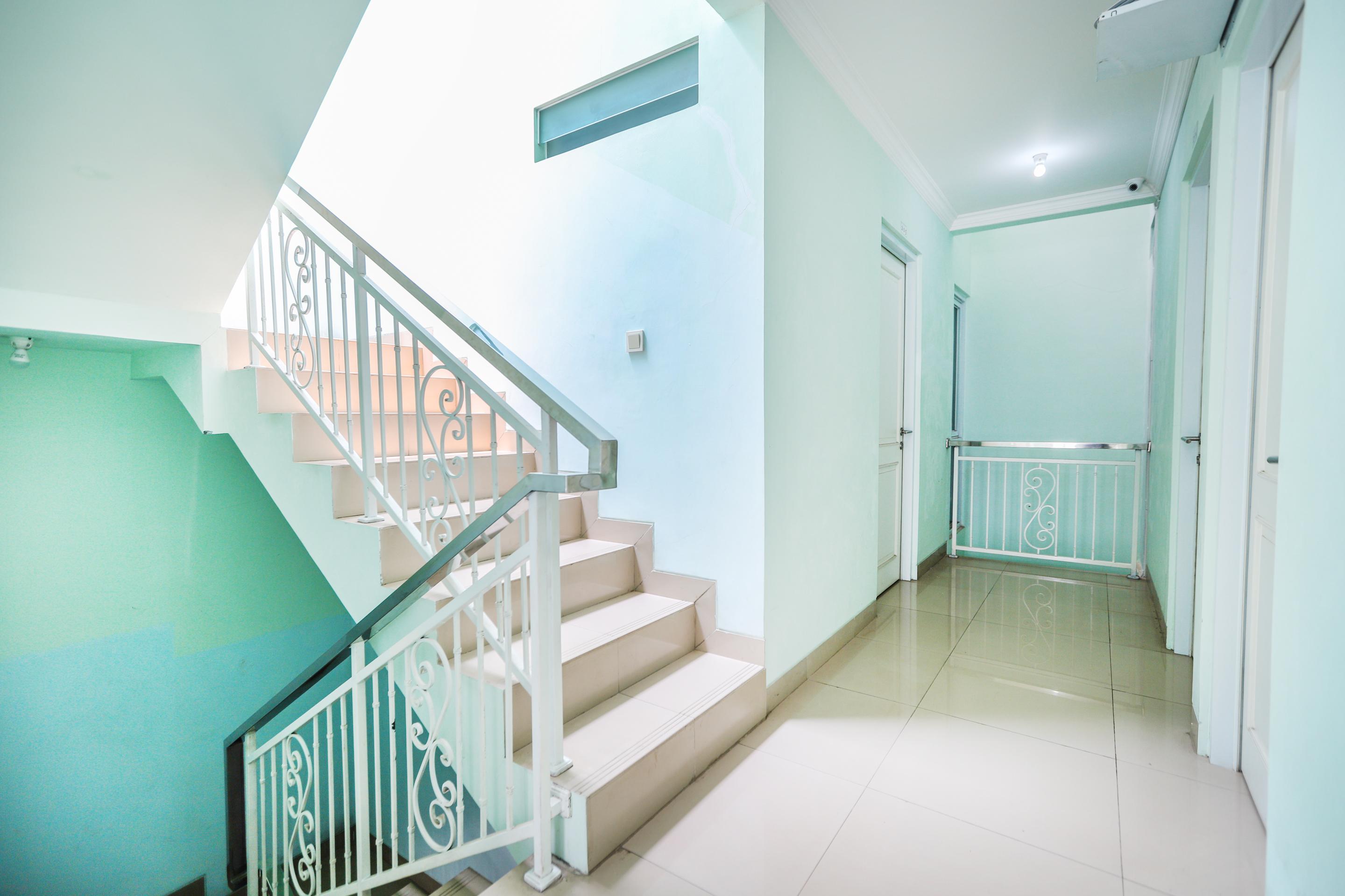 Oyo 1551 Studento Guest House Тангеранг Экстерьер фото