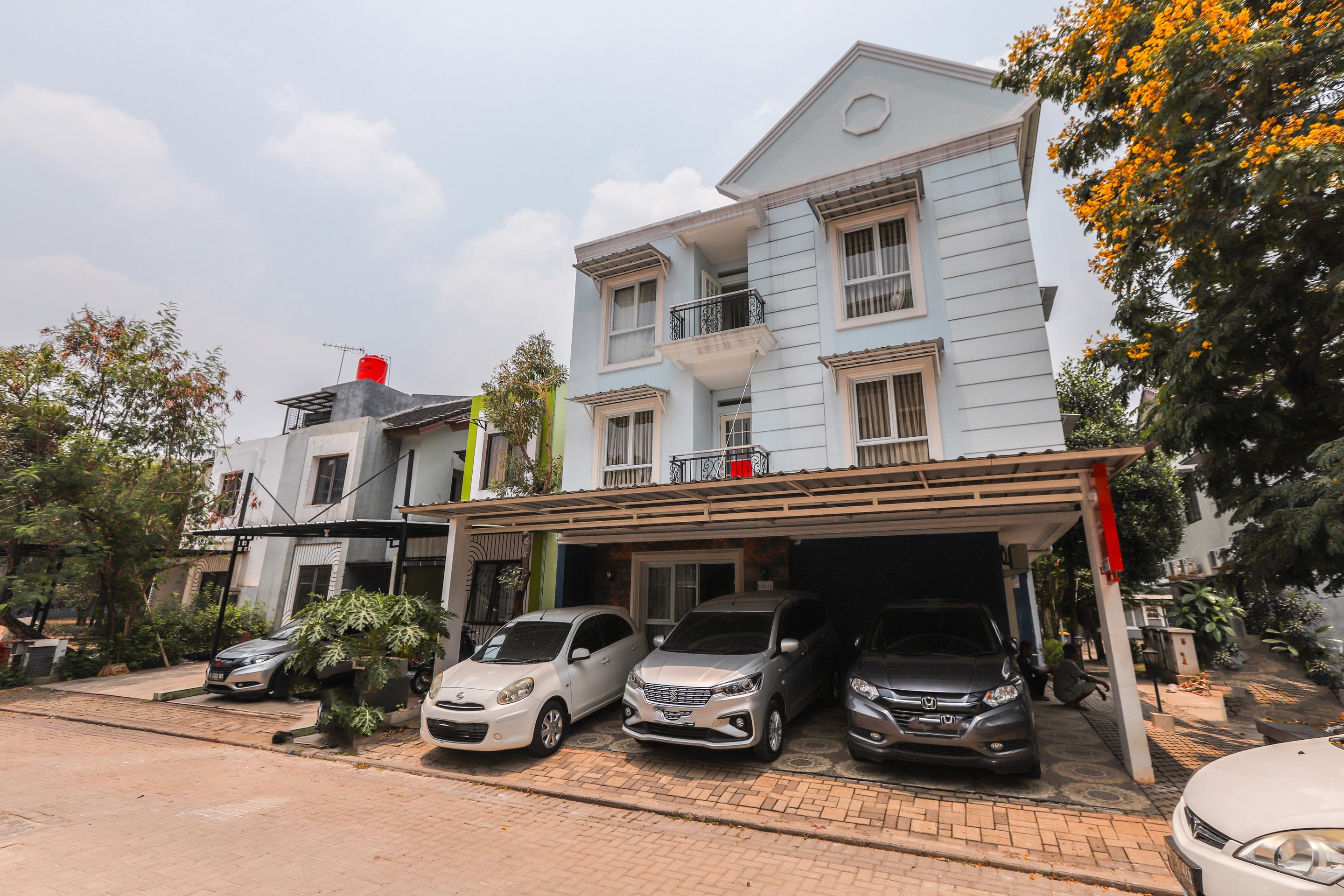Oyo 1551 Studento Guest House Тангеранг Экстерьер фото